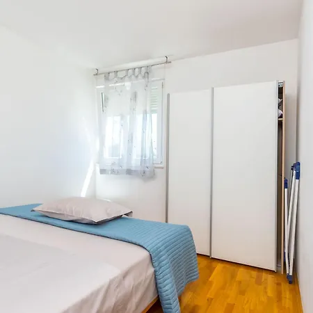 Tino Apartment Split