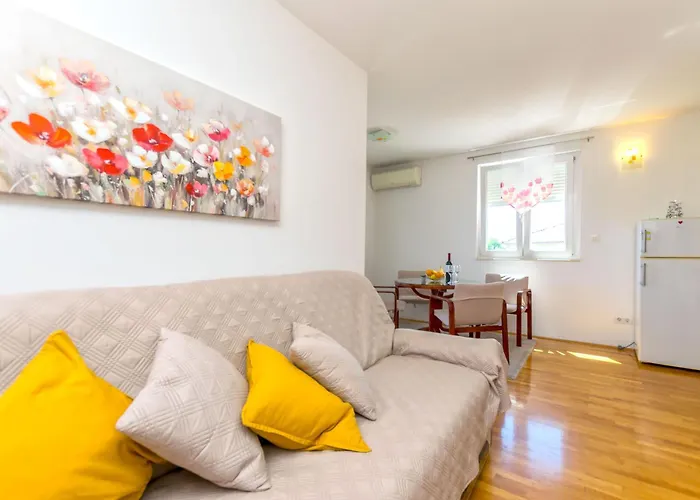 Tino Apartment Split