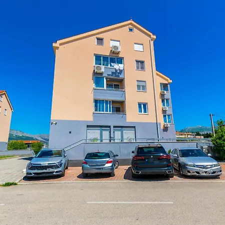Appartement Tino *
